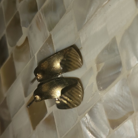 💍3 for $15-Small Goldtone hoop earrings - Picture 6 of 9